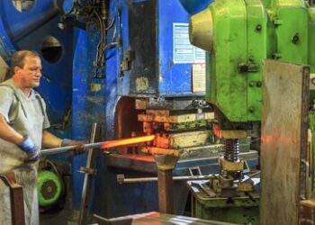 Wirtschaft: Erneut drastischer Produktionsrückgang um 5,3 Prozent auf Jahressicht