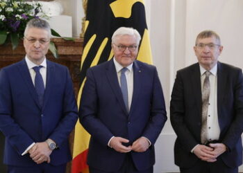 "Aufklärung statt Unterwürfigkeit" – Wissenschaftsteam fordert Neuausrichtung für RKI und PEI