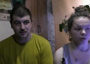 "Vergewaltigt und zu Tode geprügelt" – Evakuierte über ukrainische Verbrechen in Tschassow Jar