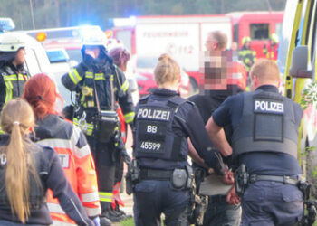 Brandenburg: Sohn bricht Vater die Beine und lässt ihn in abgeschlossenem Gebäude verbrennen