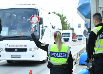 Bundespolizei verhaftet bei Grenzkontrollen Tausende Straftäter