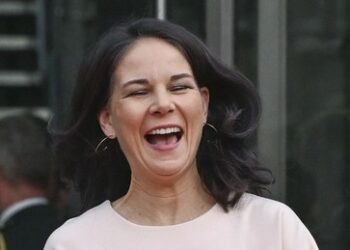 Internationales Bündnis startet Petition zur Absetzung Baerbocks