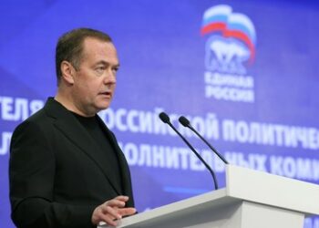 Medwedew: "Russland muss den Westen bis zum Zerfall der USA schwächen"