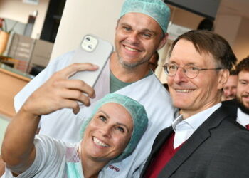 Minister Lauterbach fehlen Milliarden für die Pflegeversicherung und Kochsalz für die Bürger