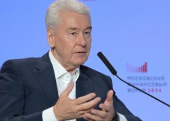 Moskau führt 2025 smarte Ausweiskarte für Migranten ein