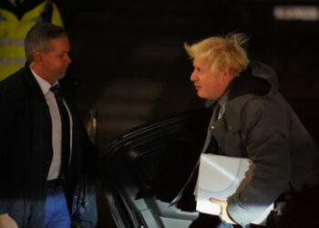 Rainer Rupp: Boris Johnsons Geheimplan für Impfstoff-Raubzug in den Niederlanden