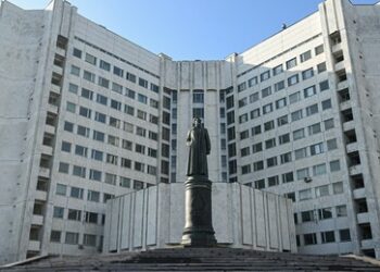 Russischer Geheimdienst: NATO und Kiew planen Falsche-Flagge-Anschlag mit C-Waffen in Syrien