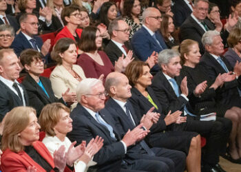 Tag der deutschen Einheitlichkeit: Vollkommen hanebüchene Assoziationen des Balkonisten