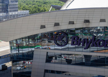 Video: Britischer Diplomat greift russische Journalisten an