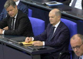 Wer ist schuld an der Rezession? "Atlantikbrückler" zanken planlos im Bundestag