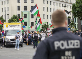 Zum Jahrestag: Politik und Pro-Israel-Lobby drohen Palästina-Demonstranten mit harter Polizeigewalt