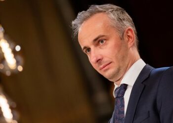 "Champagner-Lüge": AfD-Politiker Krah schickt ZDF-Clown Böhmermann Abmahnung