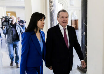 Gerhard Schröder und Viktor Orbán diskutieren zum Thema "Frieden in Europa"