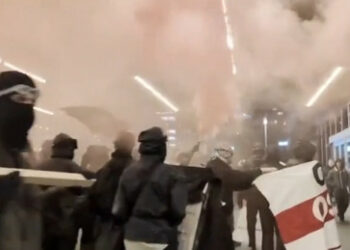 In Kanada brennen Autos bei Protesten gegen die NATO