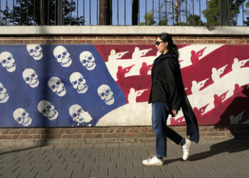 Iran droht mit Ausweitung seiner Raketen-Reichweite und Anpassung seiner Atomdoktrin