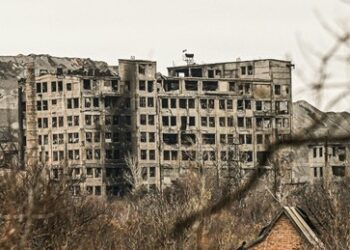 Kriegsverbrechen: Erschossene Zivilisten teils mit Folterspuren im befreiten Selidowo