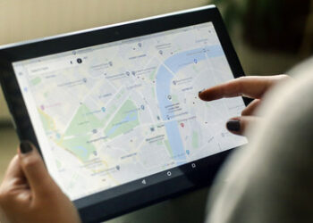 Neue Satellitenbilder auf Google Maps zeigen Militärstandorte in der Ukraine