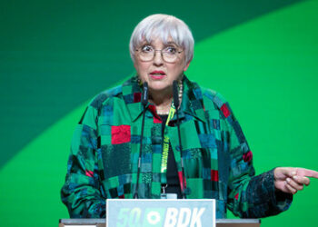 Prioritäten: Claudia Roth will noch schnell acht Referatsleiter befördern