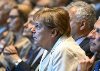 Räuspern aus der Hölle: Merkel verbietet Kiew Verhandlungen mit Russland