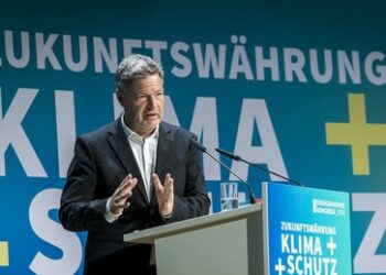Thyssenkrupp-Chef attackiert Habeck-Politik: "Solar- und Wind-Energie nie wettbewerbsfähig"