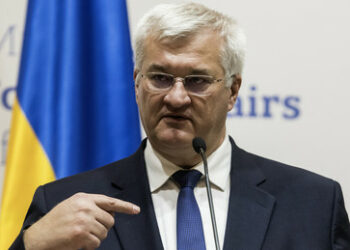 Ukrainischer Außenminister drängt auf NATO-Einladung für Kiew