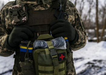 Wozu schickt Kiew Ärzte und Chemiker in Schützengräben?