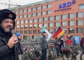 Autokorso "Frieden mit Russland" rollte durch Berlin