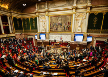 Frankreich: Nationalversammlung stimmt über Misstrauensantrag gegen Regierung ab