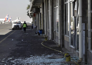 Israel greift Flughafen im Jemen an – Netanjahu droht Huthi