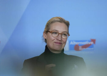 Kanzlerfrage: Weidel überholt Merz