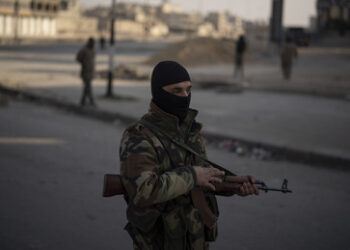 Landesweite Unruhen: Tausende Syrer protestieren gegen neue Machthaber in Syrien