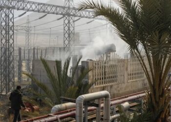 Nach Huthi-Angriff auf Israel: IDF bombardiert Häfen und Kraftwerke im Jemen