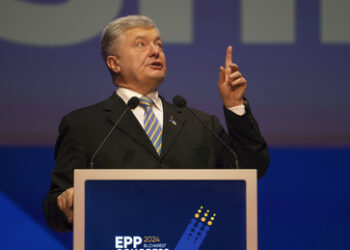 Poroschenko: Kiew schickt Soldaten in einen "Fleischsturm"