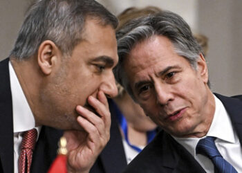 Syrien: Türkischer Außenminister fordert die Auflösung der Kurdenmiliz YPG