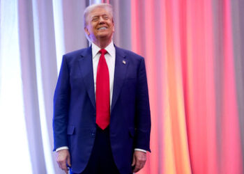 Trump verspottet Bidens Geldwäschesystem in der Ukraine als "Bidenomie"