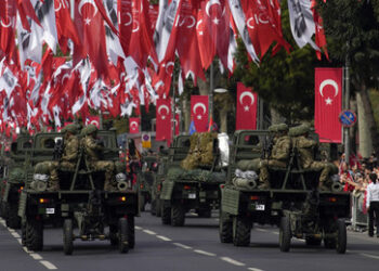 WSJ: Türkei konzentriert Kräfte an der Grenze zu Syrien