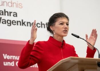 Wagenknecht warnt vor Schwarz-Grün: "Mit Habeck gibt es nur den Weg nach unten"