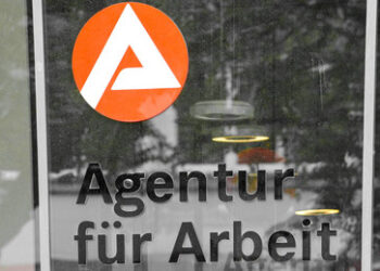 Wirtschaftsinstitut: 2025 bringt viele Entlassungen