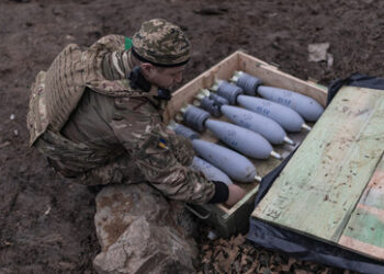 "Blutigstes Korruptionsschema": Prüfung von Lieferung defekter Granaten an Kiews Militär initiiert
