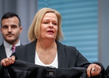 Faeser fordert von Internetplattformen strikte Umsetzung der Zensurgesetze