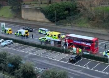 Großbritannien: 14-Jähriger stirbt nach Messerattacke in Bus