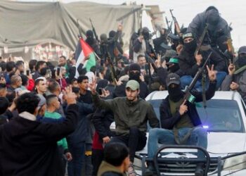 Hamas demonstriert Macht in Gaza: Waffenruhe im Gaza-Krieg tritt in Kraft