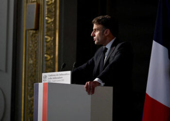 Macron fordert Kiew zu "realistischen Diskussionen" über territoriale Fragen auf