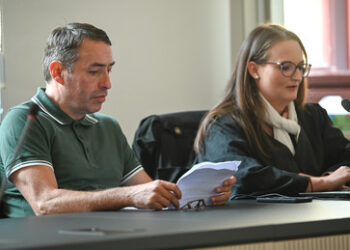 Nach Verurteilung zu Haftstrafe: Rechtsaußen-Aktivist erklärt sich zur Frau