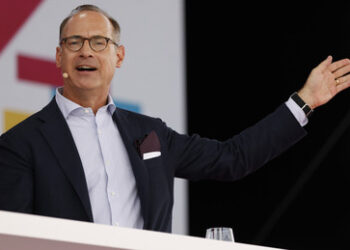 Nicht krank, sondern faul? Allianz-Millionär brüskiert Beschäftigte mit dreistem Kürzungsvorschlag