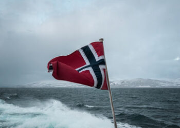 Norwegische Küstenwache hält Schiff mit russischer Besatzung fest