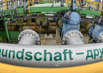 PCK-Raffinerie Schwedt: Anwalt der Mitarbeiter beschuldigt Habeck – Sanktionen treffen Beschäftigte