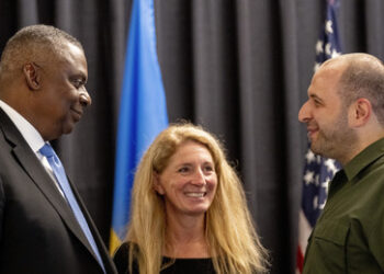 Russophobie und Hass: Warum die NATO über die Notwendigkeit spricht, Kiew bis 2027 zu unterstützen