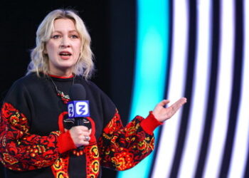 Sacharowa: Tusks Drohungen gegen Orbán sind Manifestation "westlicher Demokratie"