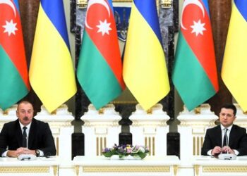 Selenskij diskutiert mit Alijew in Davos Gastransit